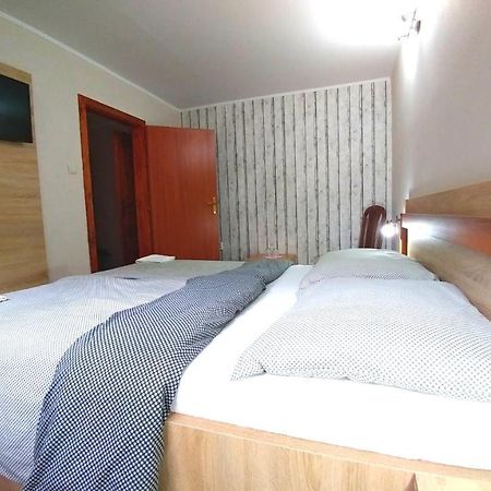 Pod Hradom Restaurant & Pension Topoľčany Kültér fotó