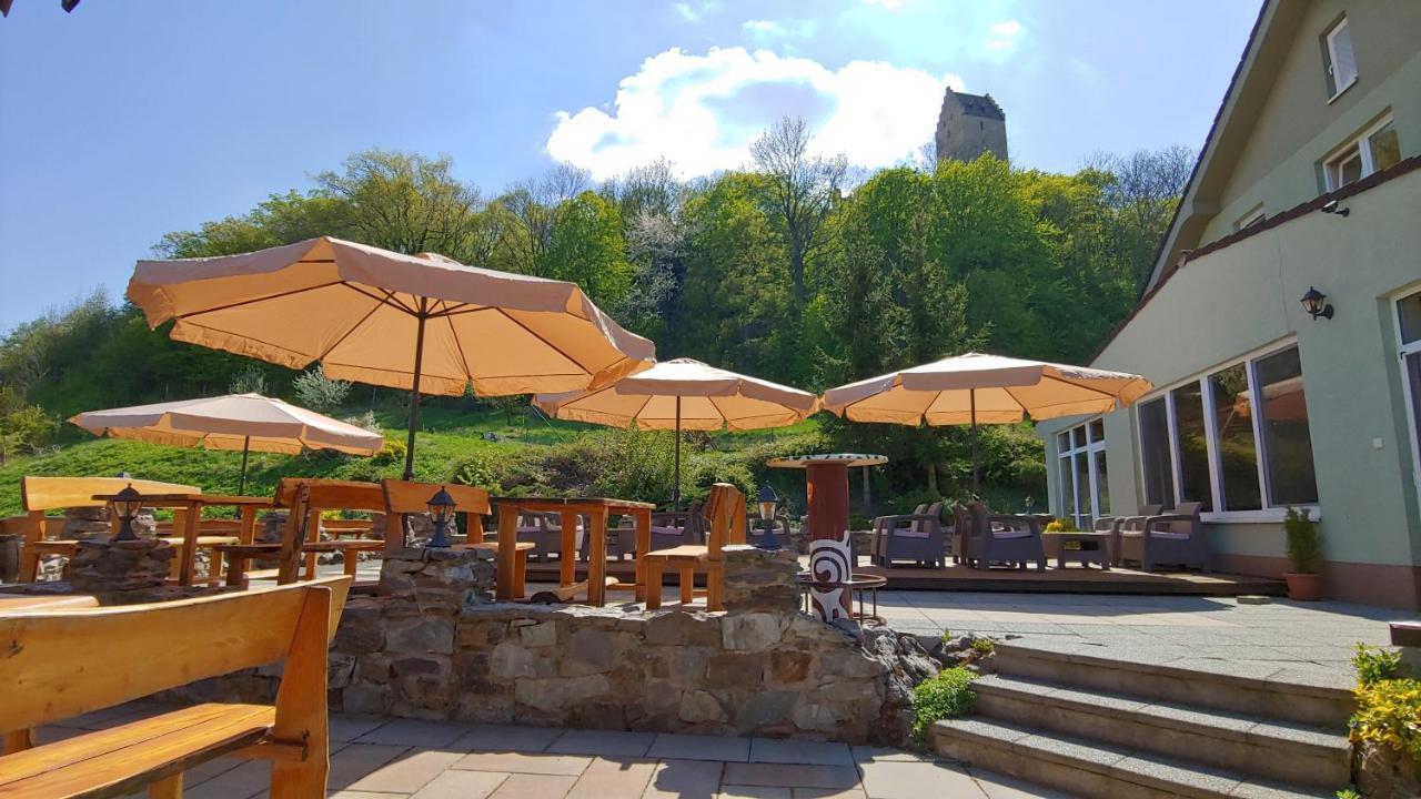 Pod Hradom Restaurant & Pension Topoľčany Kültér fotó