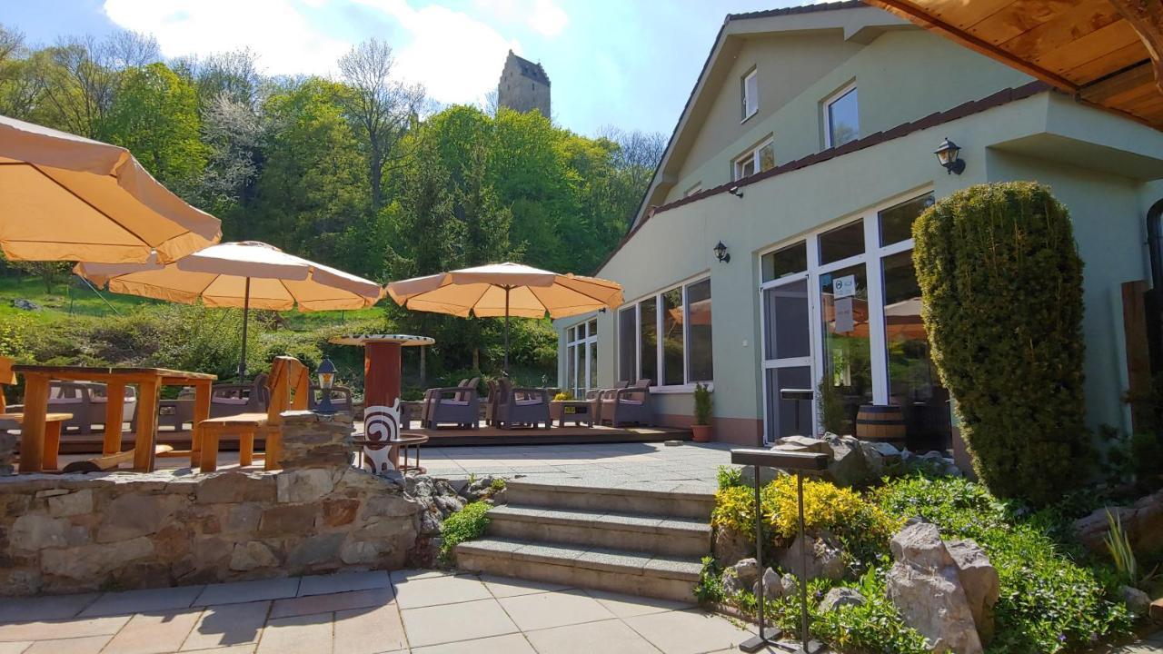 Pod Hradom Restaurant & Pension Topoľčany Kültér fotó