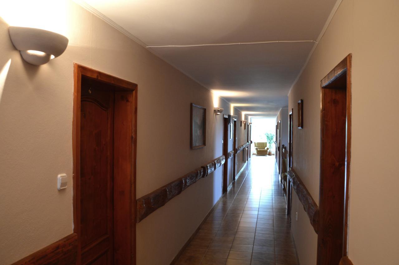 Pod Hradom Restaurant & Pension Topoľčany Kültér fotó