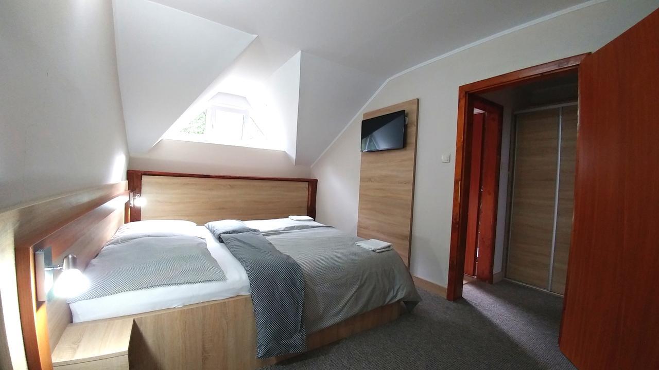 Pod Hradom Restaurant & Pension Topoľčany Kültér fotó