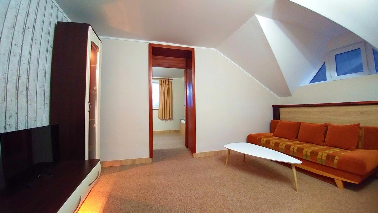 Pod Hradom Restaurant & Pension Topoľčany Kültér fotó