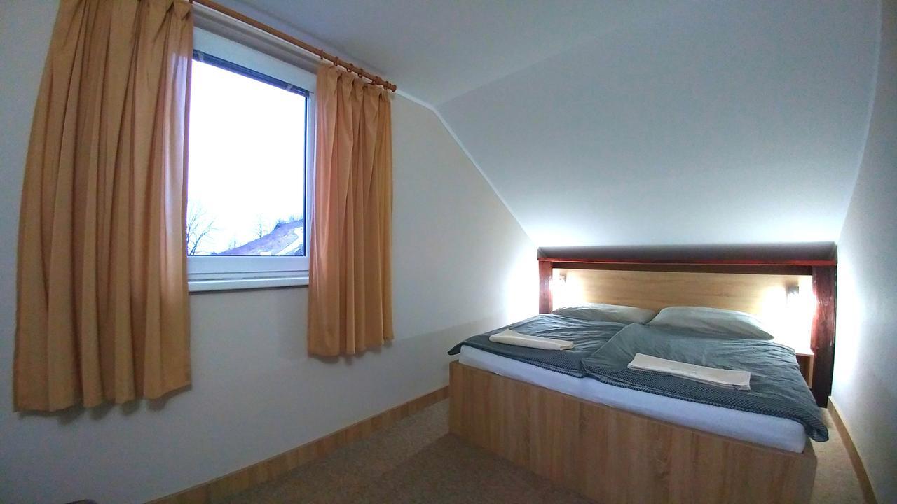Pod Hradom Restaurant & Pension Topoľčany Kültér fotó