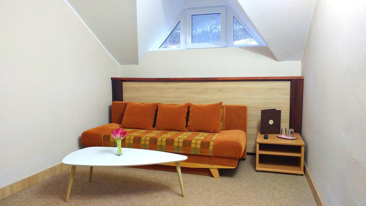 Pod Hradom Restaurant & Pension Topoľčany Kültér fotó